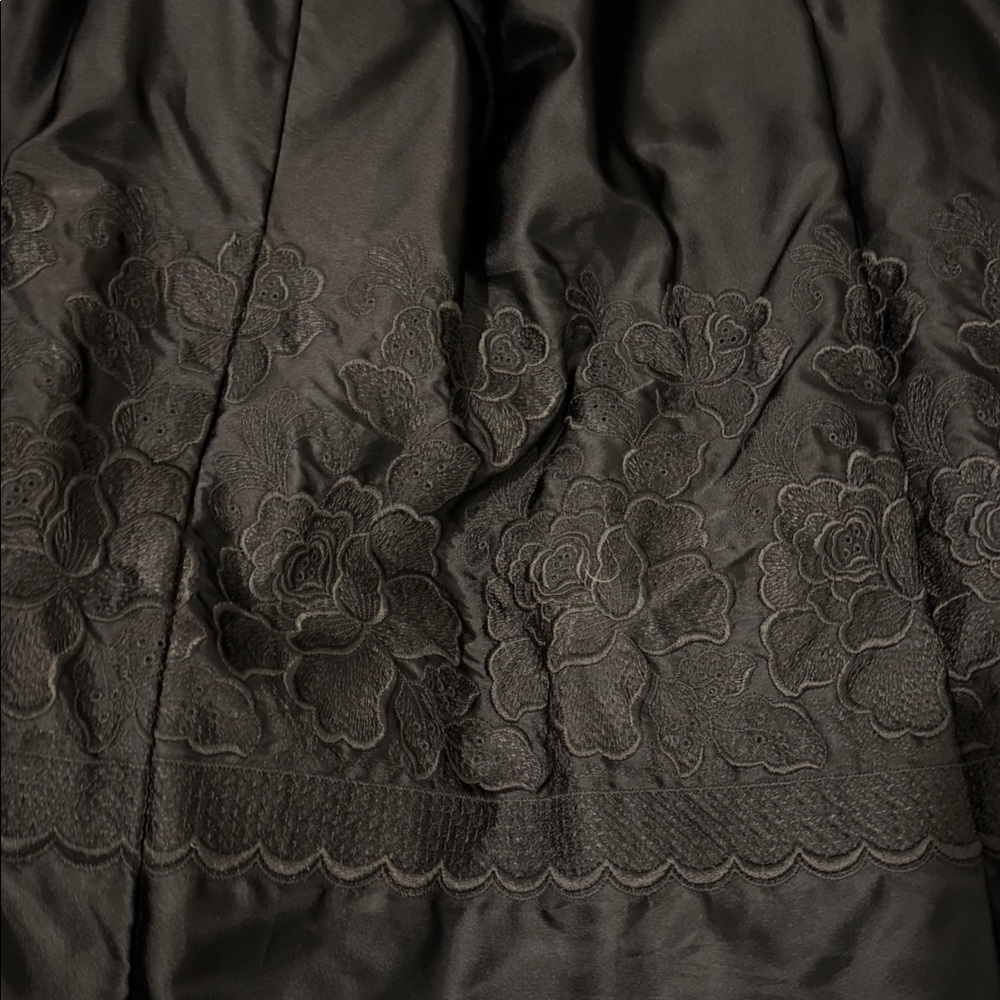 Luxurious SAGA Fox Fur Coat - Picture 10 of 17